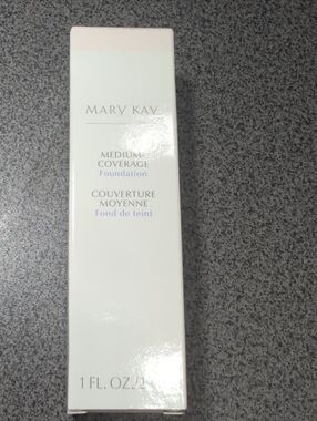 Mary Kay Medium-Coverage Foundation Box - Ivory with Blue Accents